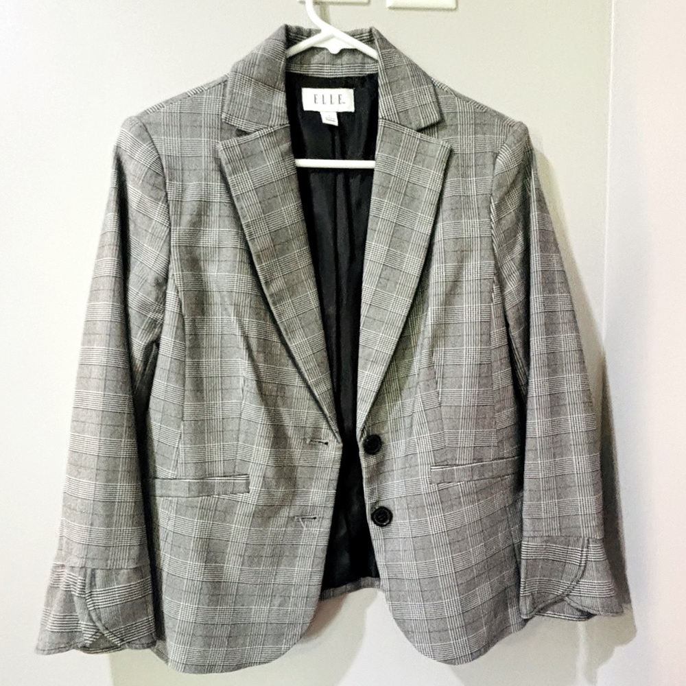 Elle Gray Sport Coat with Classic Plaid Design